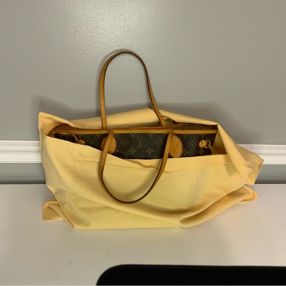 Louis Vuitton Monogram Neverfull PM and Dust Bag - Picture 2 of 16